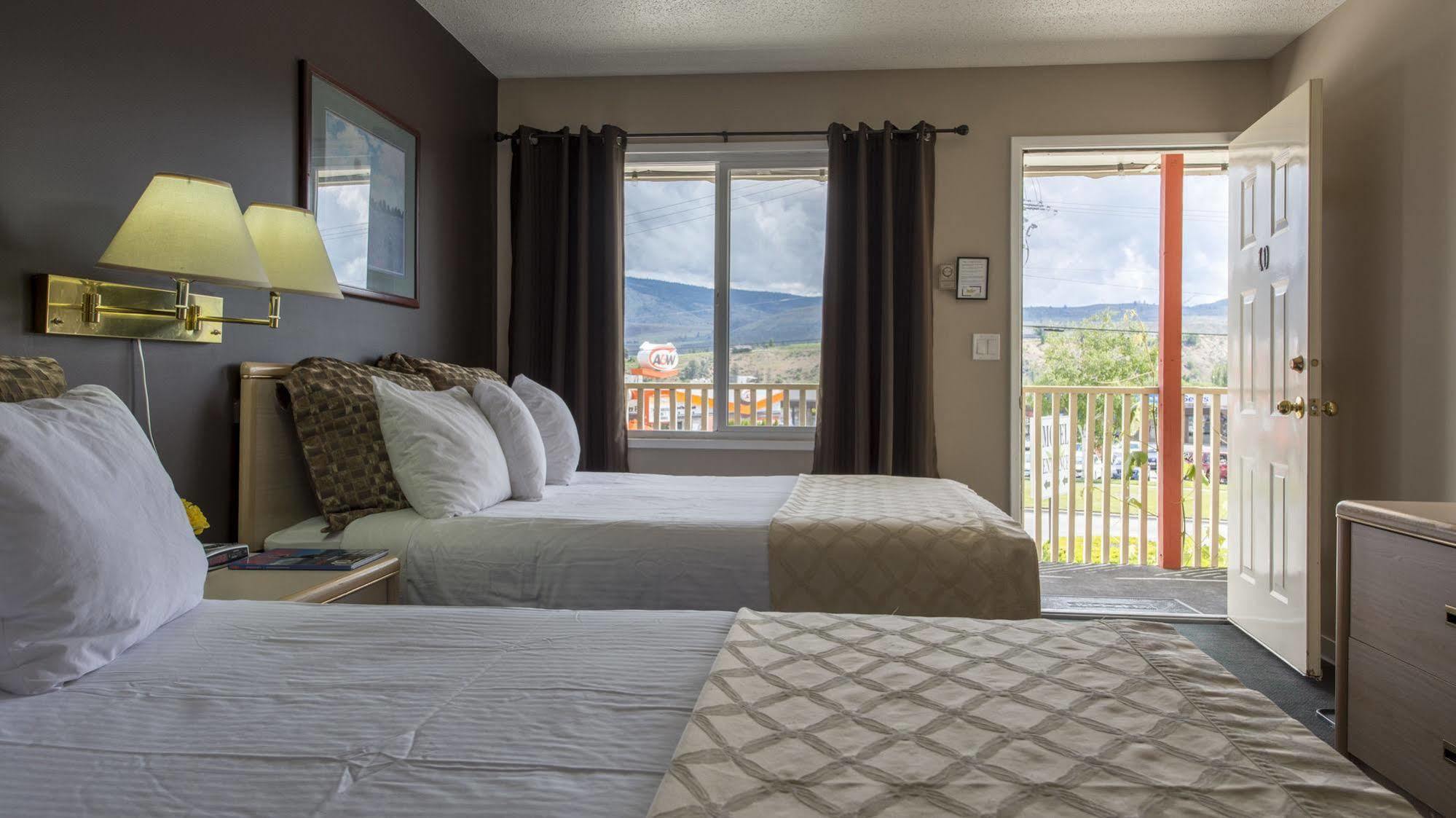 Maple Leaf Motel Inn Towne オソヨース エクステリア 写真