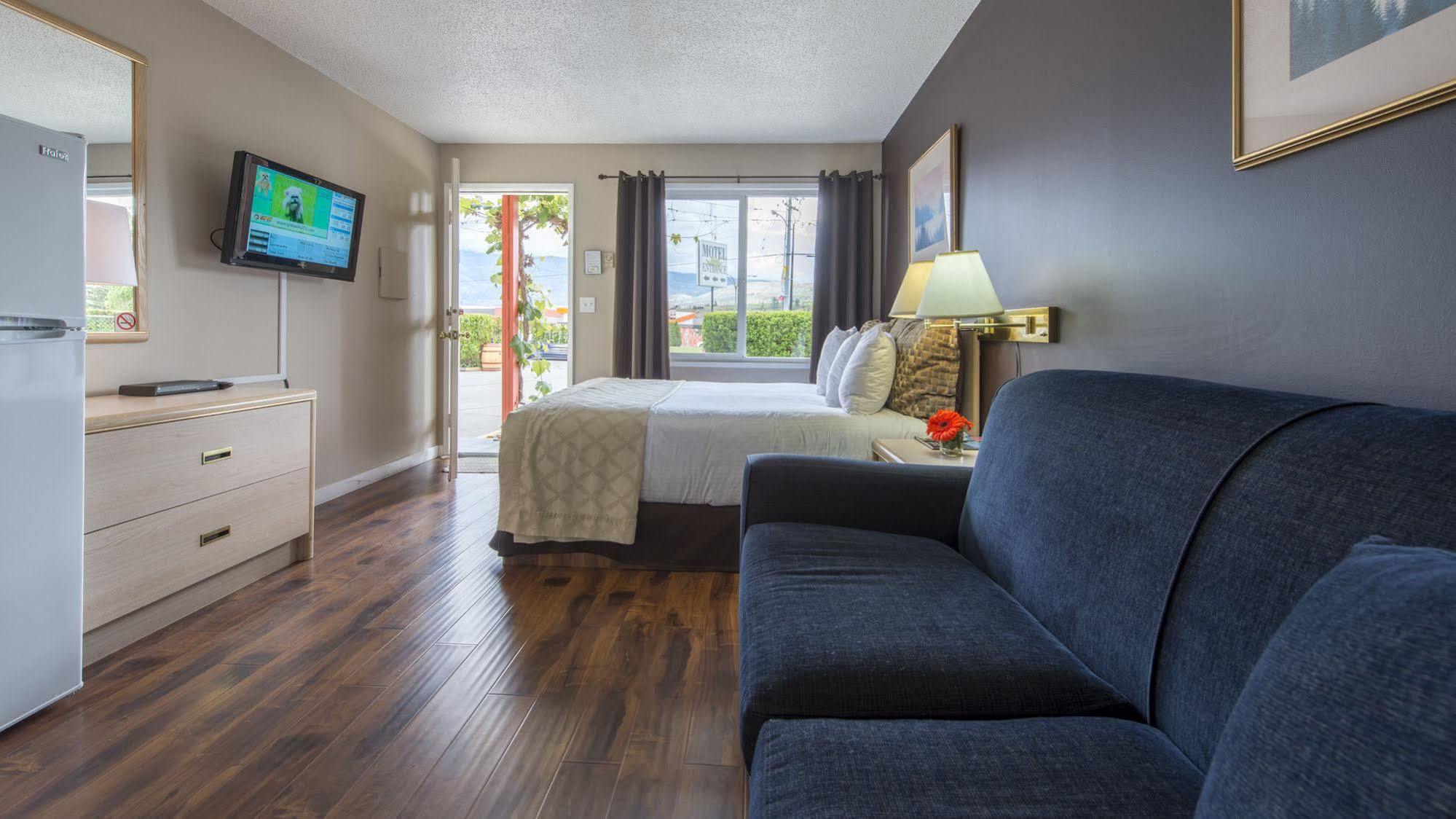 Maple Leaf Motel Inn Towne オソヨース エクステリア 写真