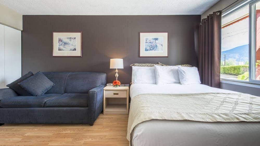 Maple Leaf Motel Inn Towne オソヨース エクステリア 写真